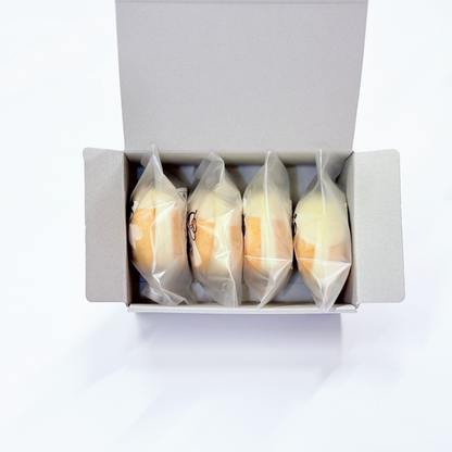ひだ桃と杏仁の生バターサンド4個入りの箱詰めイメージ